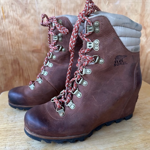 Sorel Conquest Wedge Brown Leather Hiking Ankle Booties Lace Up Gorpcore Boot - Picture 1 of 14